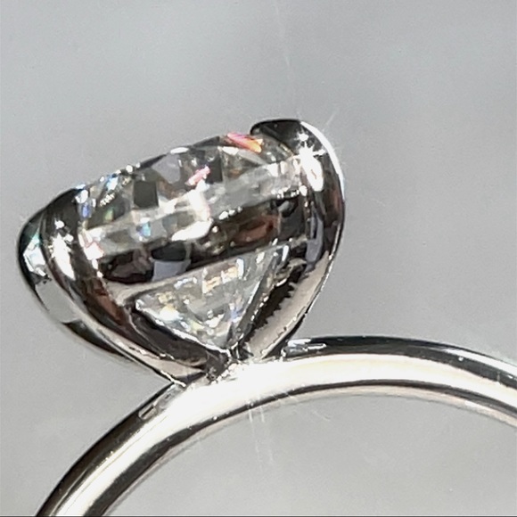 2.5ct Oval Moissanite Ring - Picture 5 of 17